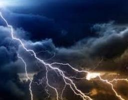 Основні правила поведінки під час грози