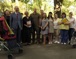 Японія надала громадам Луганщини 230 колісних візочків