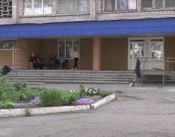 Ще на початку травня луганчанам, які тимчасово проживають у гуртожитку дніпровського вишу, знайшли нове помешкання. Після завершення ремонтних робіт  їм допоможуть туди переїхати, – Артем Лисогор