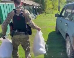 Поліцейські доставили хліб мешканцям деокупованих селищ Луганщини та надали домедичну допомогу жінці