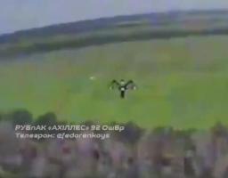 #Вірю_в_ЗСУ На Луганщині за допомоги FPV-дронів уражено російський танк Т-80 вартістю $4 млн