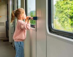 Оформити тимчасовий дозвіл на виїзд дитини за кордон можна буде в Дії: Уряд підтримав постанову