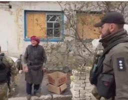 Гуманітарний вантаж та зв'язок з рідними - поліцейські Луганщини здійснили рейд у деокуповані села