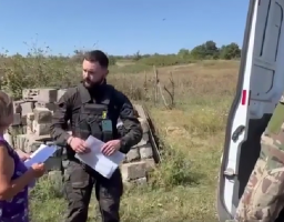 До чотирьох звільнених сіл Луганщини поліцейські доставили їжу та засоби гігієни