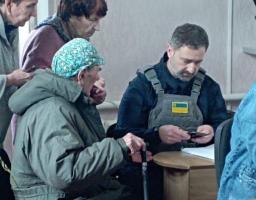 Генеральний директор АТ «Укрпошта» Ігор Смілянський особисто видав пенсії у Сєвєродонецьку