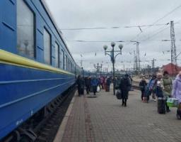 1000 жителів Луганщини – пасажирів поїзду № 142 вже прямують зі Слов’янська до Львова