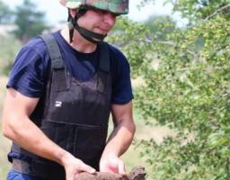 Піротехніками на Луганщині вилучено 82 одиниці вибухонебезпечних предметів 