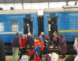 «Новозолотарівка»: в евакуаційному потязі, що прямує на Донеччину, 665 людей. Загалом врятовано від небезпеки ще понад 970 жителів Луганщини