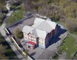 У Лисичанській багатопрофільній гімназії, яку знищили рашисти, мав би пролунати останній дзвоник – випускники зробили зворушливе відео