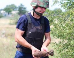 На Луганщині піротехніками вилучено 64 одиниці вибухонебезпечних предметів