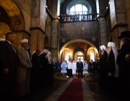 Президент з родиною у Софійському соборі помолились за Україну