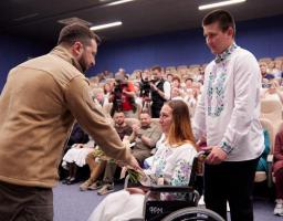 Медаллю «За врятоване життя» відзначено медсестру з Лисичанська, яка лишилася кінцівок, рятуючи життя чоловікові