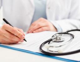 Уряд виділив кошти на підвищення зарплат медикам з 1 вересня, лікарі додатково отримають близько 3500 гривень у місяць