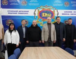 Олексій Харченко зустрівся із викладачами та студентами Луганського державного медичного університету