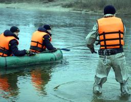 У Сєвєродонецьку рятувальники провели навчання з порятунку людей на воді у зимовий період