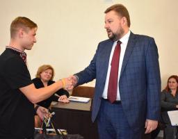 Вручення ключів від квартири особі з числа дітей-сиріт в м. Кремінна