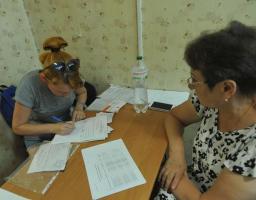 Запоріжжя: переселенці з Луганщини почали отримувати гуманітарну допомогу у місцевому штабі