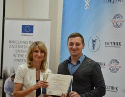 ПРЕДСТАВНИК ДЕПАРТАМЕНТУ ОТРИМАВ СЕРТИФІКАТ ХАРКІВСЬКОЇ ТПП 