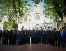 Внутрішня єдність і міжнародна адвокація України: Президент зустрівся з членами Всеукраїнської ради церков і релігійних організацій