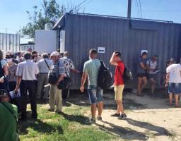 Біля КППВ у Станиці Луганській запрацював мобільний пункт для тестування на COVID-19