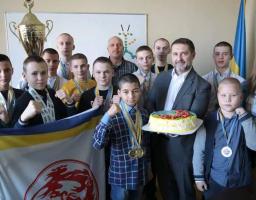 Усі 9 спортзалів зруйновані: сєвєродонецькі майстри гун-фу зустрічають річницю школи в евакуації