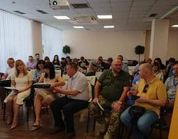 Форум «ТРИ RЕ-: REлокація, REінтеграція, REсоціалізація» об'єднав переселенців Луганщини та владу Хмельниччини