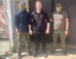 СБУ затримала агента рф, який допомагав рашистам захопити Сєвєродонецьк, а потім втік до Закарпаття. Йому загрожує до 15 років тюрми