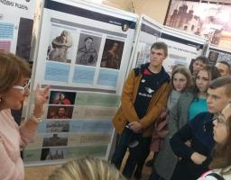 У Старобільську презентували пересувну банерну виставку «Фактор свободи»