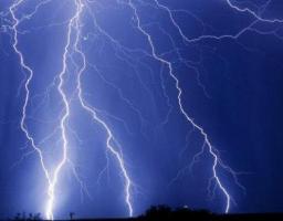 Будьте обережні під час грози!