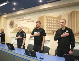 Вічна пам’ять: Артем Лисогор передав бойову нагороду вдові загиблого правоохоронця з Луганщини