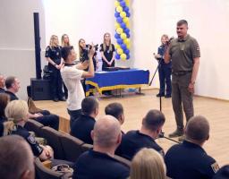 36 тисяч врятованих від окупантів, 1850 виїздів на лінії вогневого контакту з ворогом та понад 700 тон доставлених гумвантажів, - поліція Луганщини гідно служить та захищає