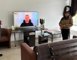 Катерина Безгинська перевірила умови проживання переселенців з Луганщини у шелтері на Івано-Франківщині