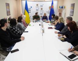 «Мама мила раму» - це не український контекст, - Юлія Лапутіна передала 100 книжок для бібліотек Луганщини