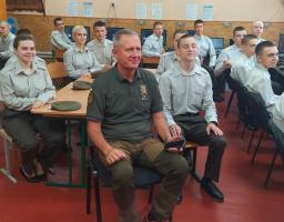 У Луганському військовому ліцеї 69 першокурсників. Наснаги у навчанні їм побажав Глава держави