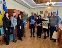 «Пліч-о-пліч»: Кремінська громада – живі простори підтримки, арттерапія та «Кольорові позитивні п'ятниці»