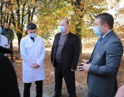 Сергій Гайдай пообіцяв громаді допомогти із придбанням апарату ШВЛ та кисневого концентратору, аби підготувати заклад до «другої хвилі» коронавірусу