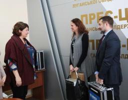 Два міста та п’ять районів Луганщини отримали мобільні кейси від УВКБ ООН