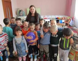 Фахівці Білокуракинського районного центру зайнятості провели захід до Дня матері для вихованців дитячого садка