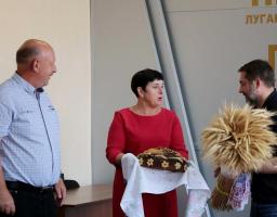 Вперше в житті я тримаю у руках сніп пшениці з мільйонного врожаю, – Сергій Гайдай привітав хліборобів Луганщини 