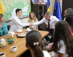 Юрій Гарбуз привітав родини ВПО з придбанням житла за обласною програмою кредитування