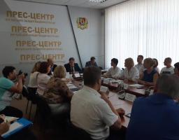 У Луганській області відбулась робоча зустріч Комітету Верховної Ради України з питань соціальної політики, зайнятості та пенсійного забезпечення з представниками Луганської ОДА