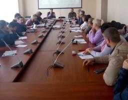 Програму розвитку громадянського суспільства, ситуацію у Станиці Луганській та безпеку перевезень організованих груп дітей обговорили на засіданні громадської ради при облдержадміністрації