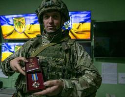 Врятував п’ятьох побратимів – луганчанина-штурмовика нагороджено орденом «За мужність» III ступеня