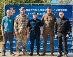 Ті, хто першими приїжджають на місце влучань, дістають людей з-під завалів, надають першу допомогу, заходять на деокуповані території. Ризикують власним життям, заради спасіння інших, - Артем Лисогор