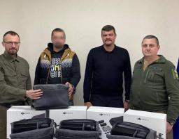 Спільно з громадами Луганщини передали нашим військовим ще 10 квадрокоптерів, - Артем Лисогор