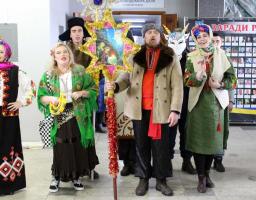 До облдержадміністрації завітала весела Маланка