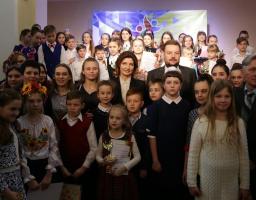 У Сєвєродонецьку Марина Порошенко нагородила юних лауреатів обласних конкурсів художньої творчості