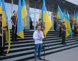 Ми – єдина країна – Сергій Гайдай разом з гостями зі Львову підняли Державний Прапор у Сєвєродонецьку