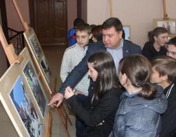 Відбувся перший етап мобільної виставки японської фотографії у місті Сєвєродонецьку