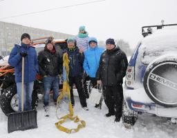 Громадські активісти допомагають учасникам дорожнього руху
